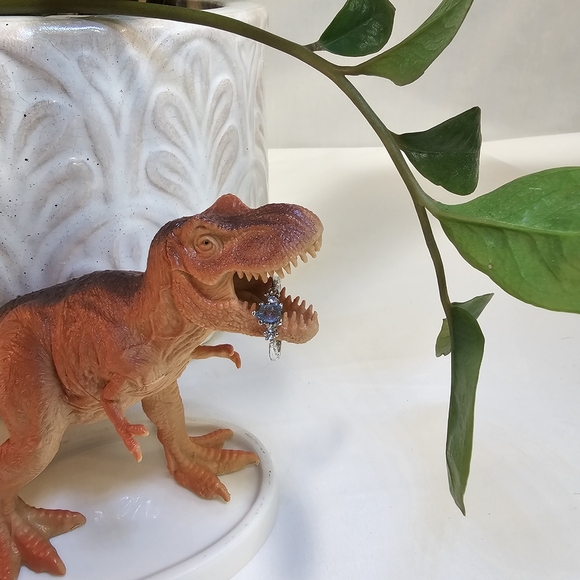 Blue Topaz Sterling Silver Ring Size 7 – Teardrop Cut Gemstone Vintage Look - Picture 1 of 3